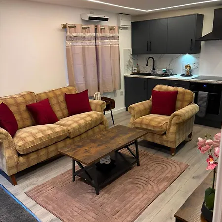 Modern Private - Free Parking Apartment *